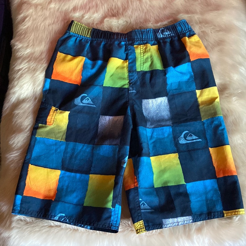 Quicksilver boys sz large 16/18 swim trunks with embroidered logo